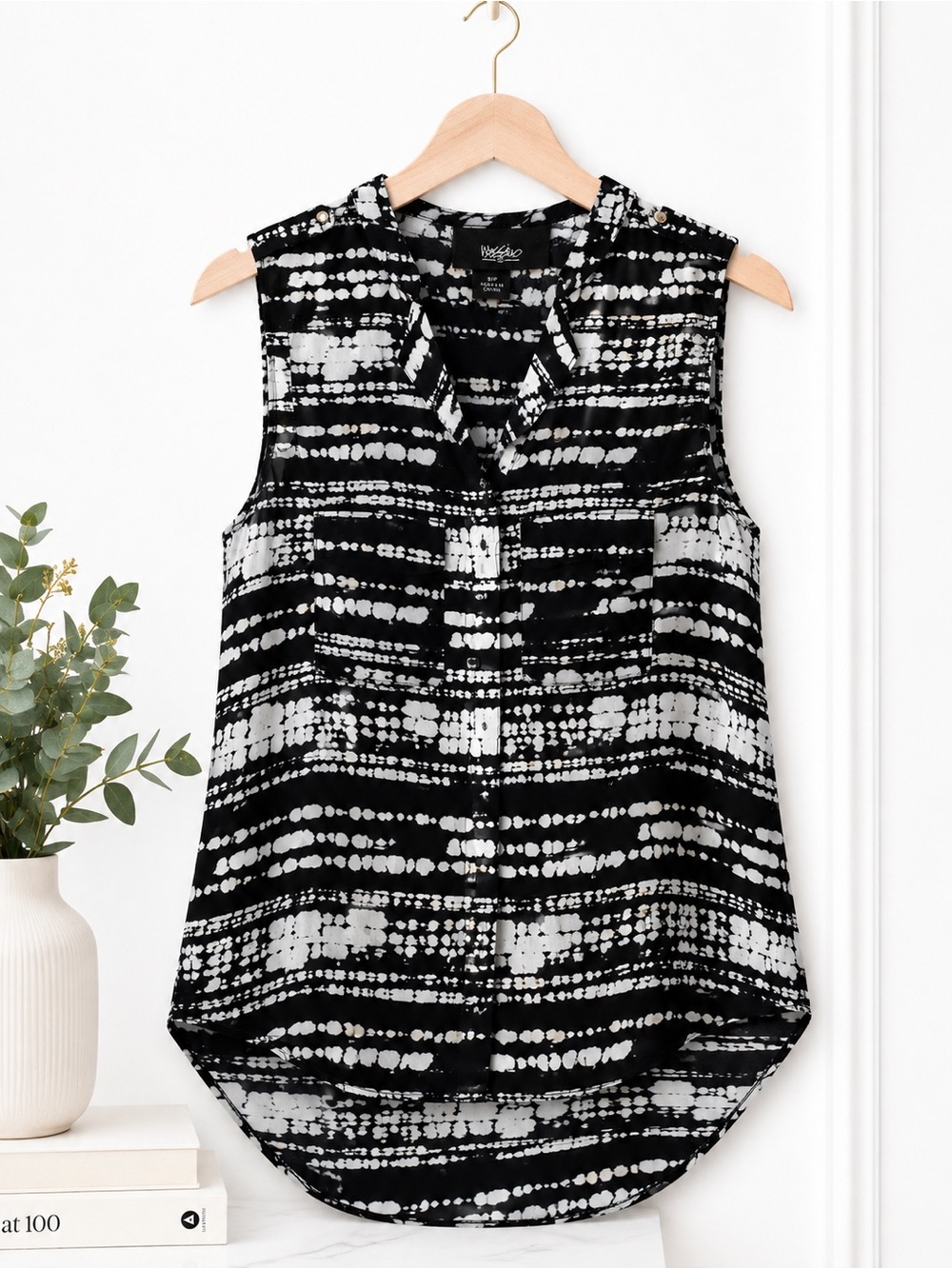 Sleeveless Black & White Abstract Print V-Neck Blouse Top | Office Chic | Small